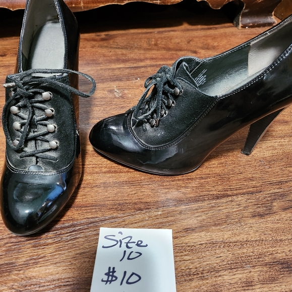 Heels - Picture 3 of 3